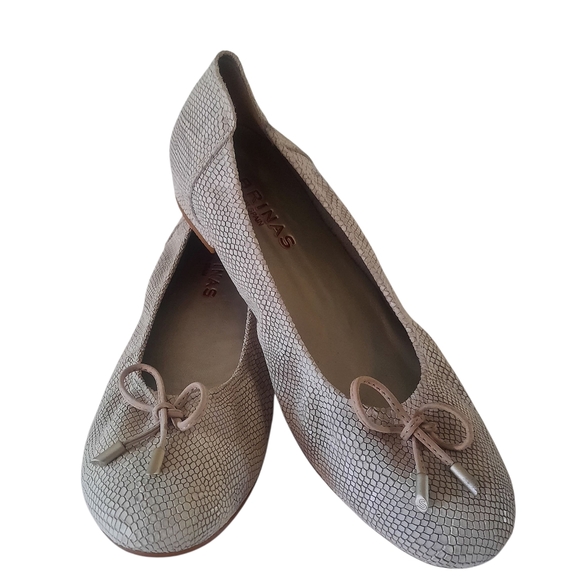 Sabrinas Shoes - SABRINAS Snake Embossed Leather Bow Front Flexible Flats Lt Grey Sz 39 Spain